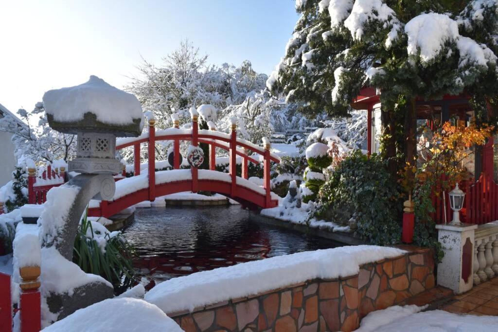 Gite Au Printemps Japonais, Petit Train De La Mure, Parc Des Ecrins Pierre-Chatel ภายนอก รูปภาพ