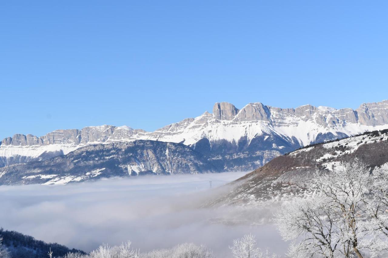 Gite Au Printemps Japonais, Petit Train De La Mure, Parc Des Ecrins Pierre-Chatel ภายนอก รูปภาพ