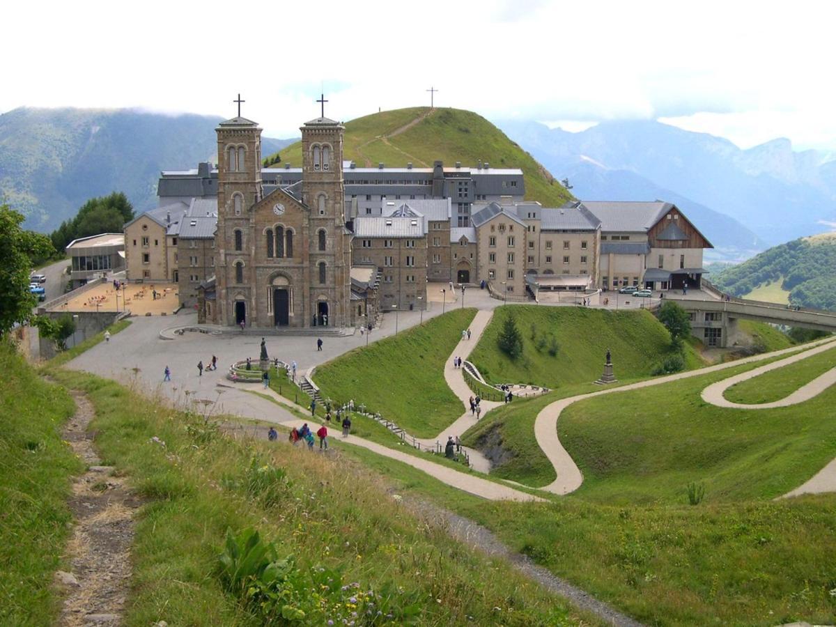 Gite Au Printemps Japonais, Petit Train De La Mure, Parc Des Ecrins Pierre-Chatel ภายนอก รูปภาพ